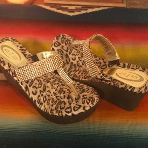 Ole wedge sandals size 8